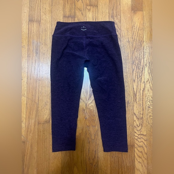 EUC Beyond Yoga Crop Leggings - Picture 3 of 5